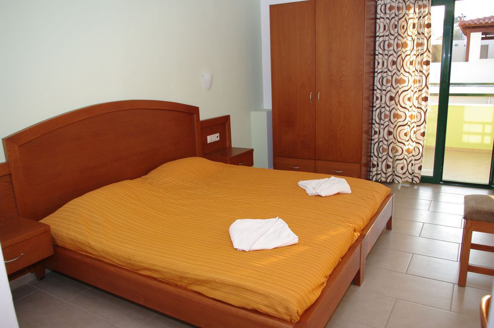 Manos Palace Apartment