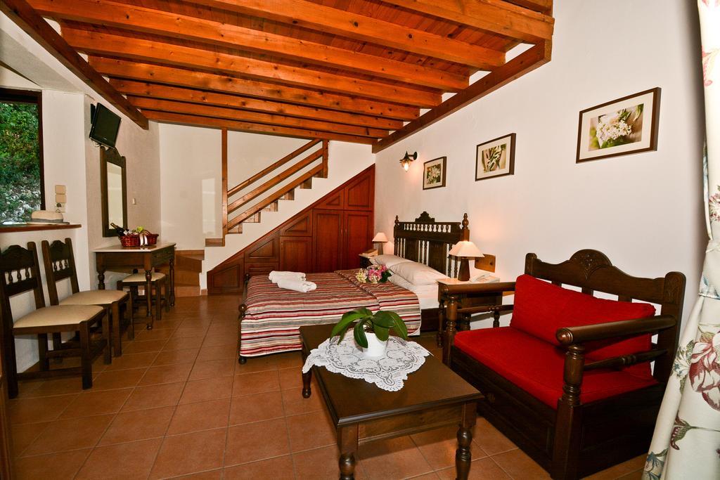 Hovolo 3*