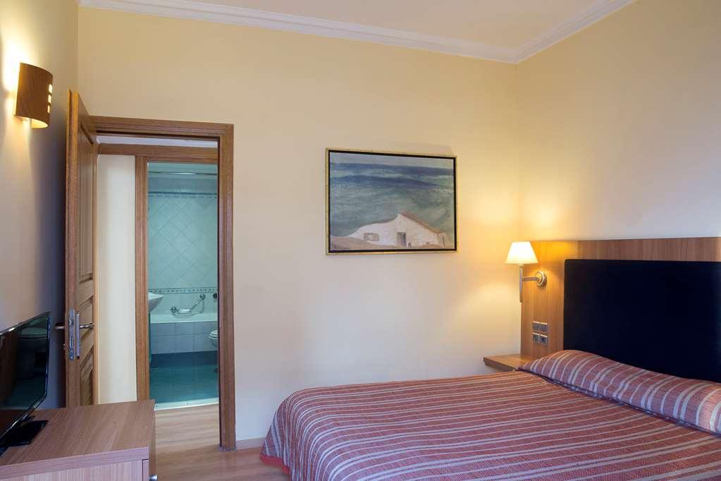 Ramada By Wyndham, Athens Club Attica Riviera 5*