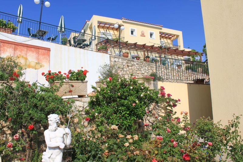 Maria's Garden Apartment *