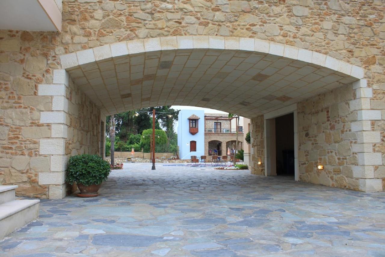 Omega Platanias Aparthotel