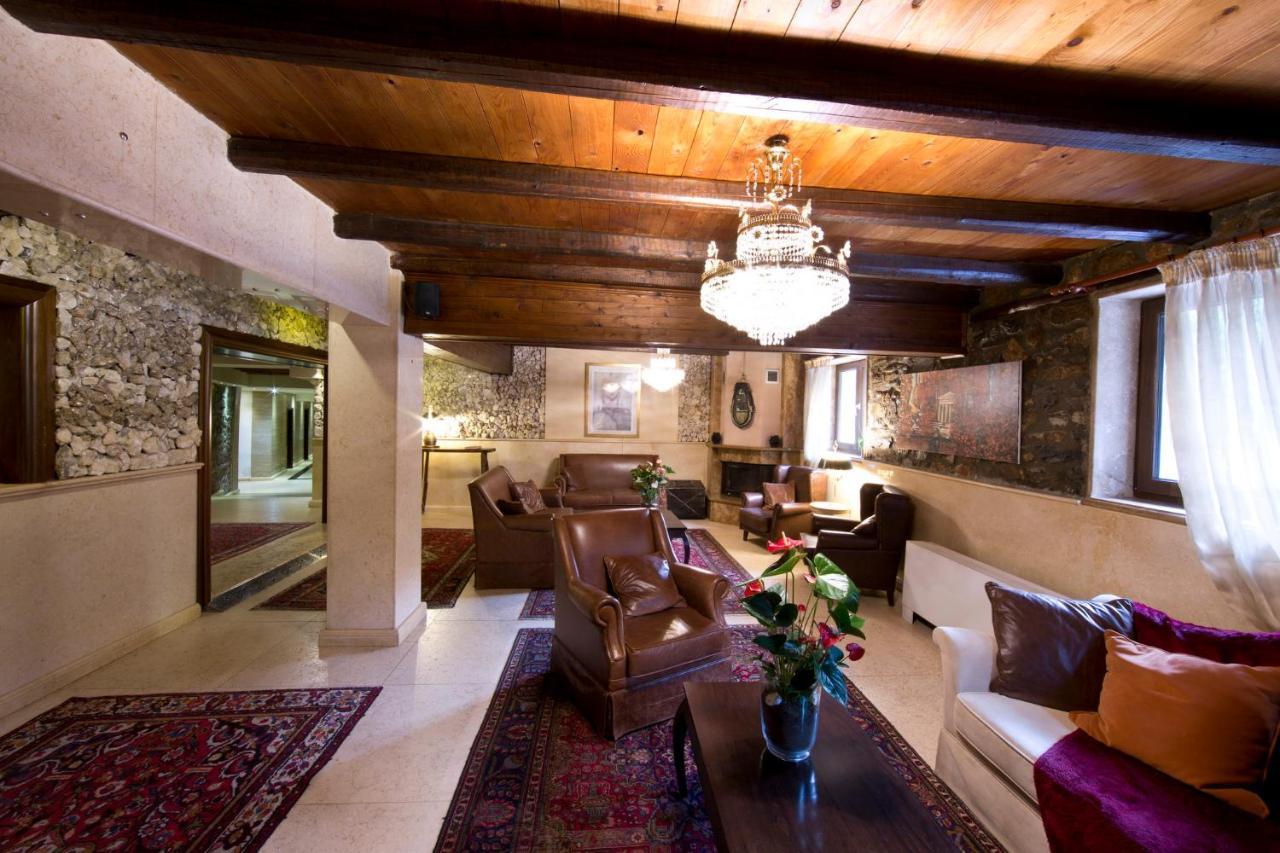 Lithos Hotel