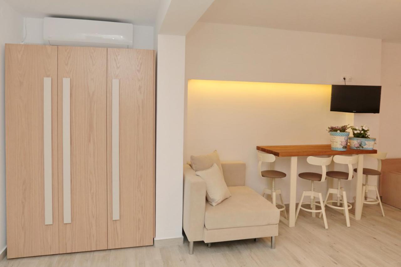 Dionisos Apartment *