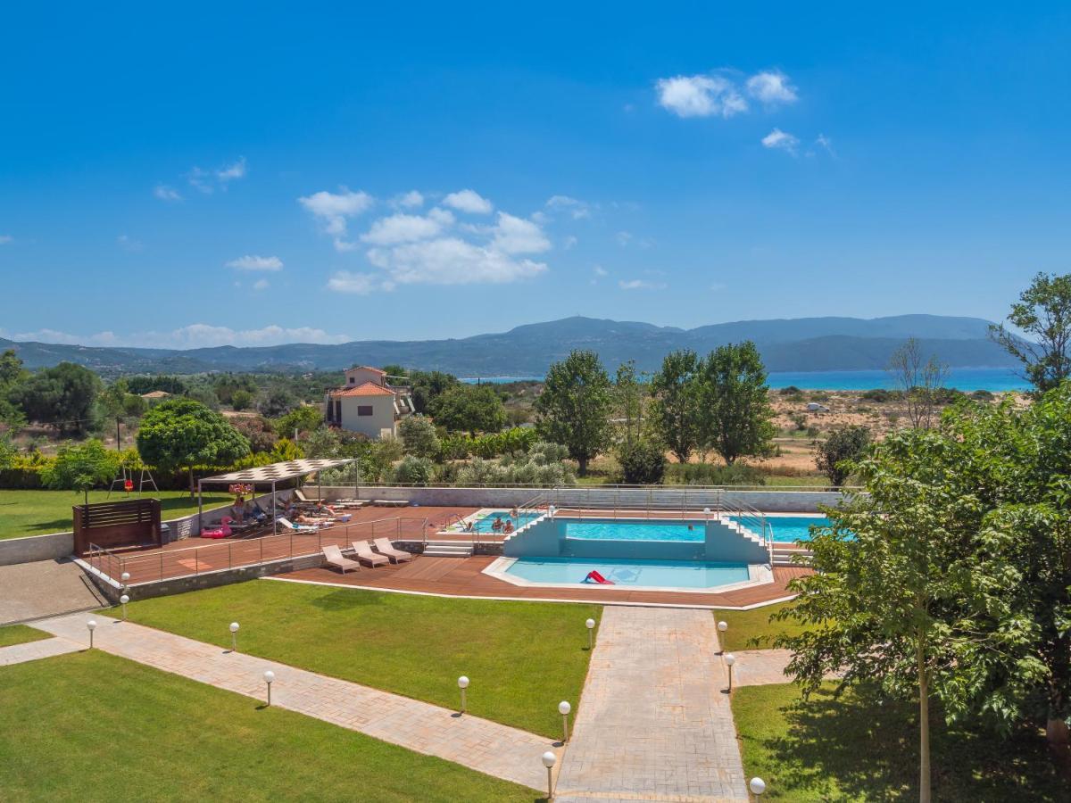 Paradise 4*