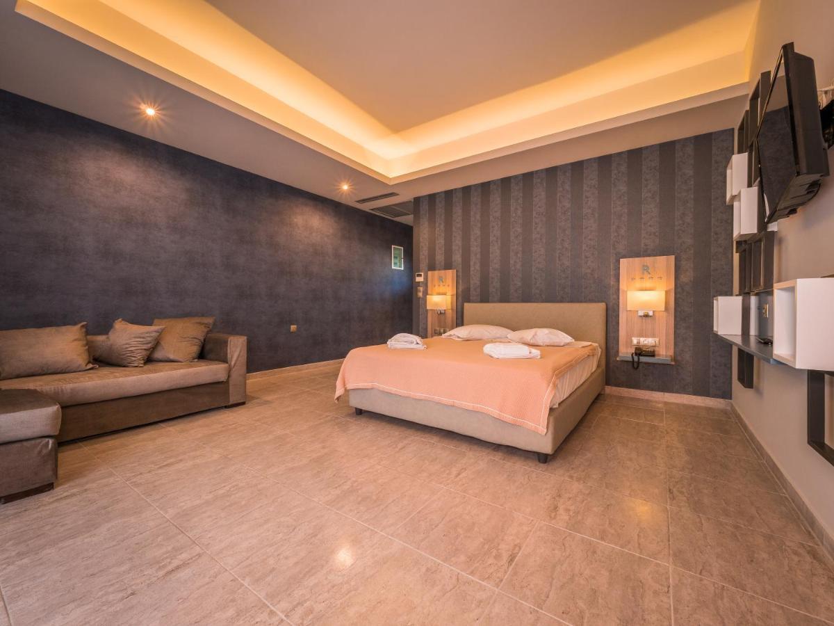 Paradise Hotel Finikounta