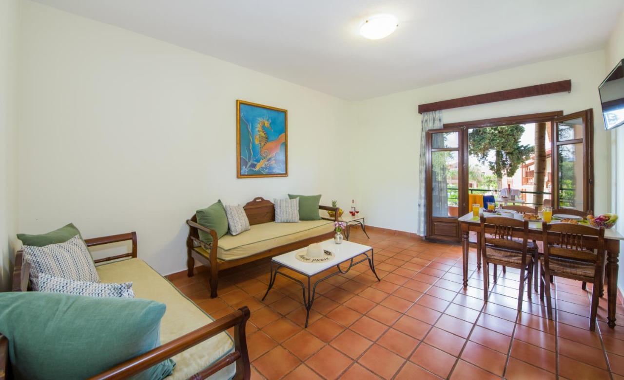 Omega Platanias Aparthotel