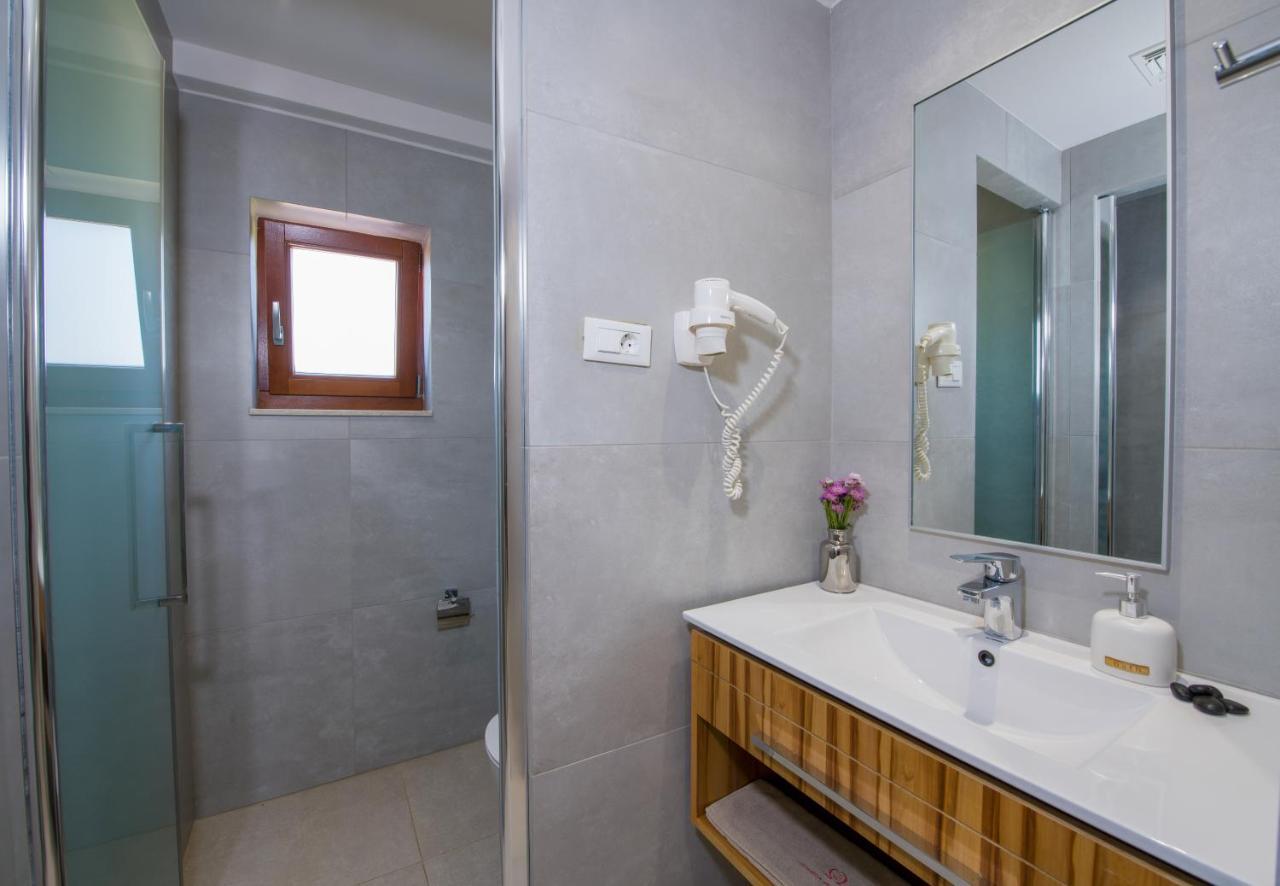 Omega Platanias Aparthotel 3*