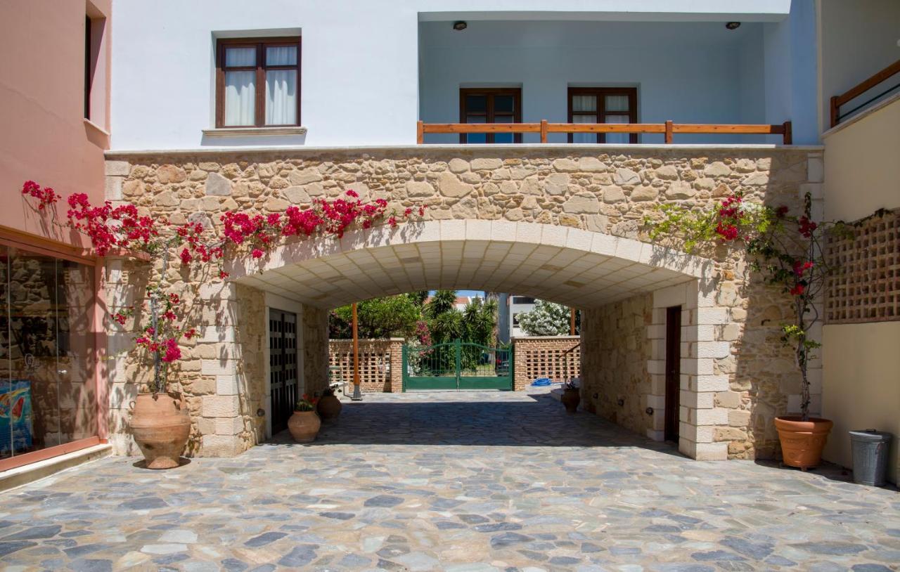 Aparthotel Omega Platanias