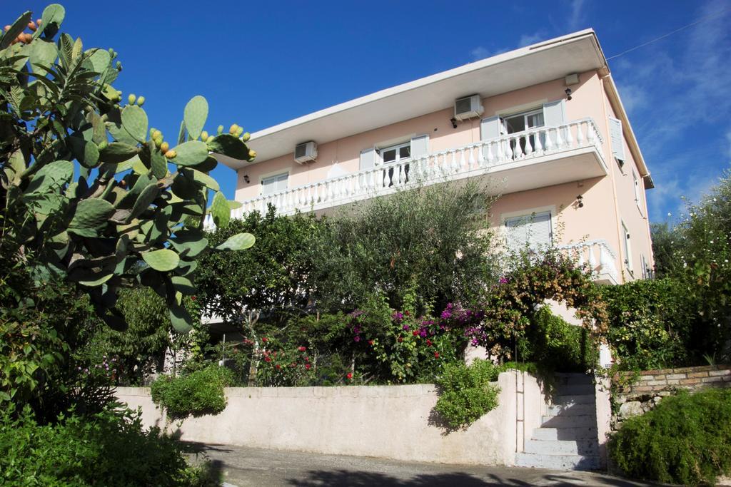 Apostolos & Eleni Family * Perama (Corfu)