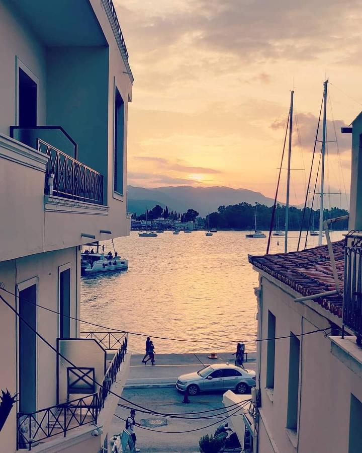 The Manessi Boutique 3* Poros Town