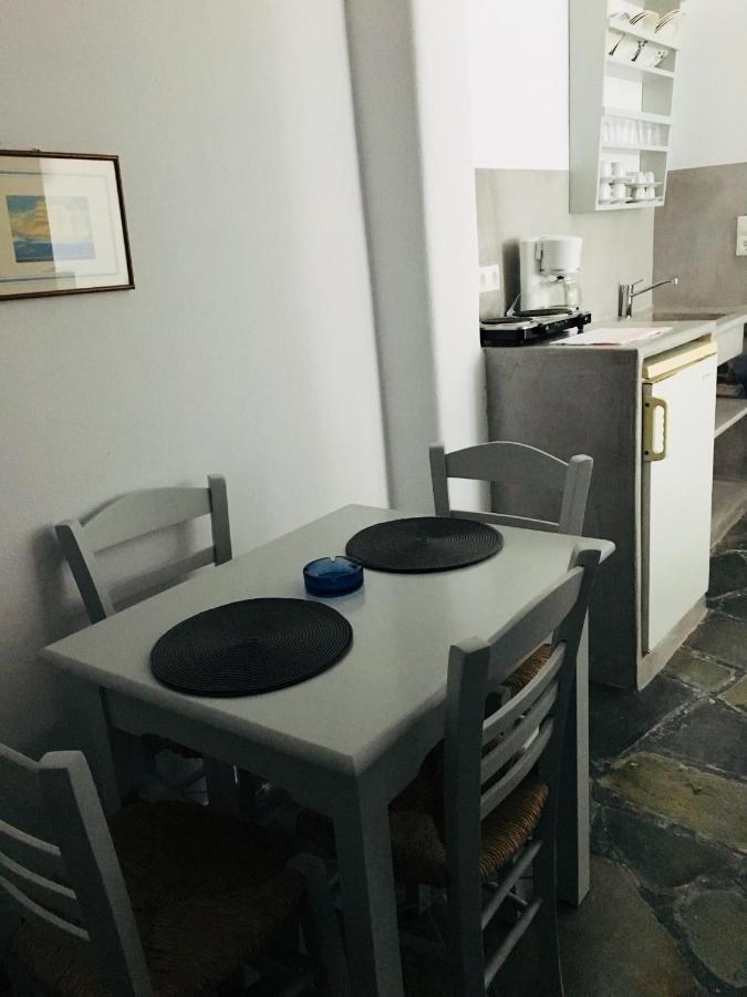 Nostos * Parikia (Paros)