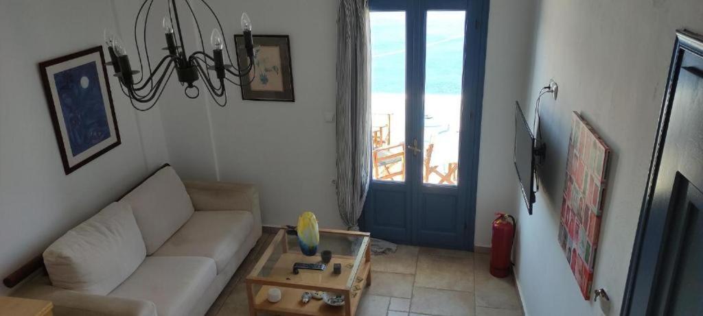 Hotel Asvestoti Maisonettes Blue House 3*