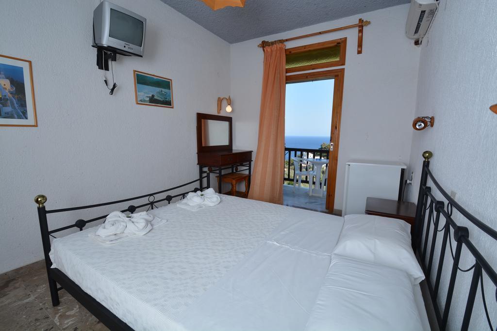Ariadne Hotel 2*