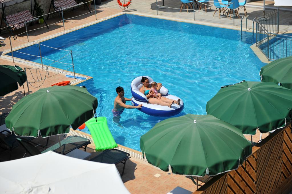 Aggelos & Deluxe Aparthotel