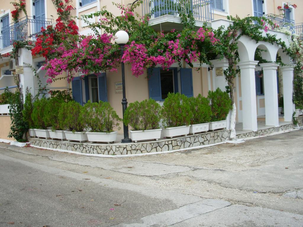 Louisa Aparthotel 2*
