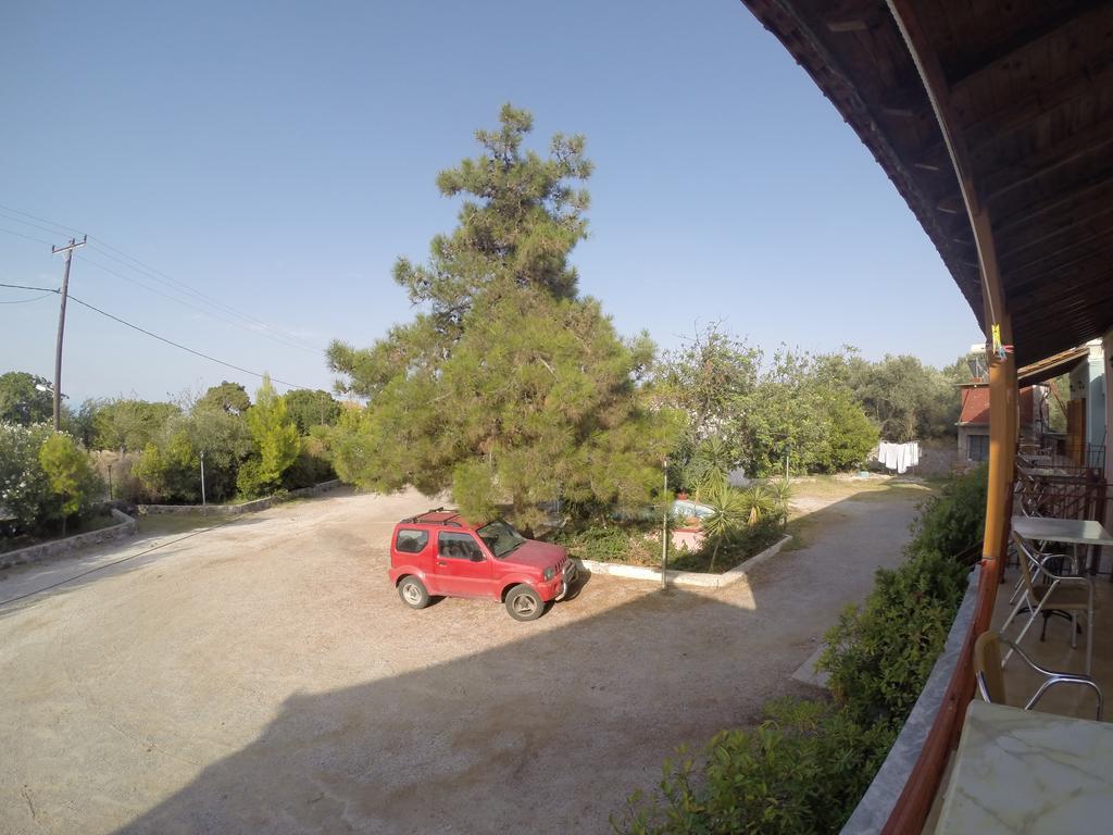 Paradisos Apartment *