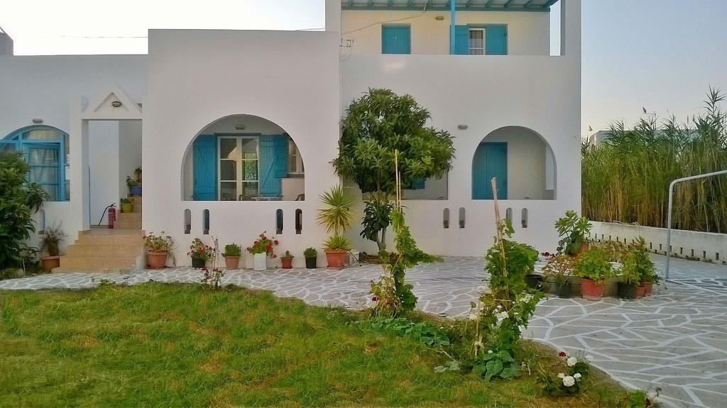 Studios Parian Blu Apartment Logaras