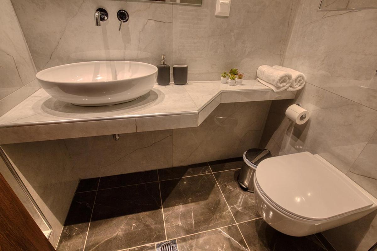Apartment Giataki *