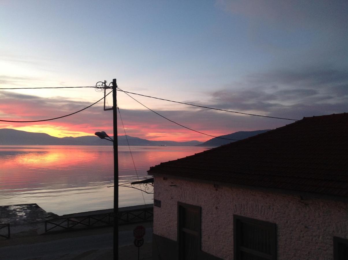 Filippos Apartments: Seaside Panoramic Views * Agria