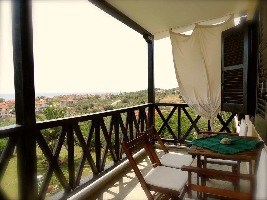 Karpetis A Paradise Apartment *
