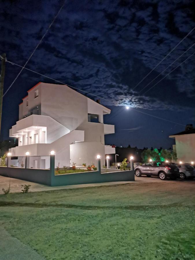 The House Of The Roses Apartment