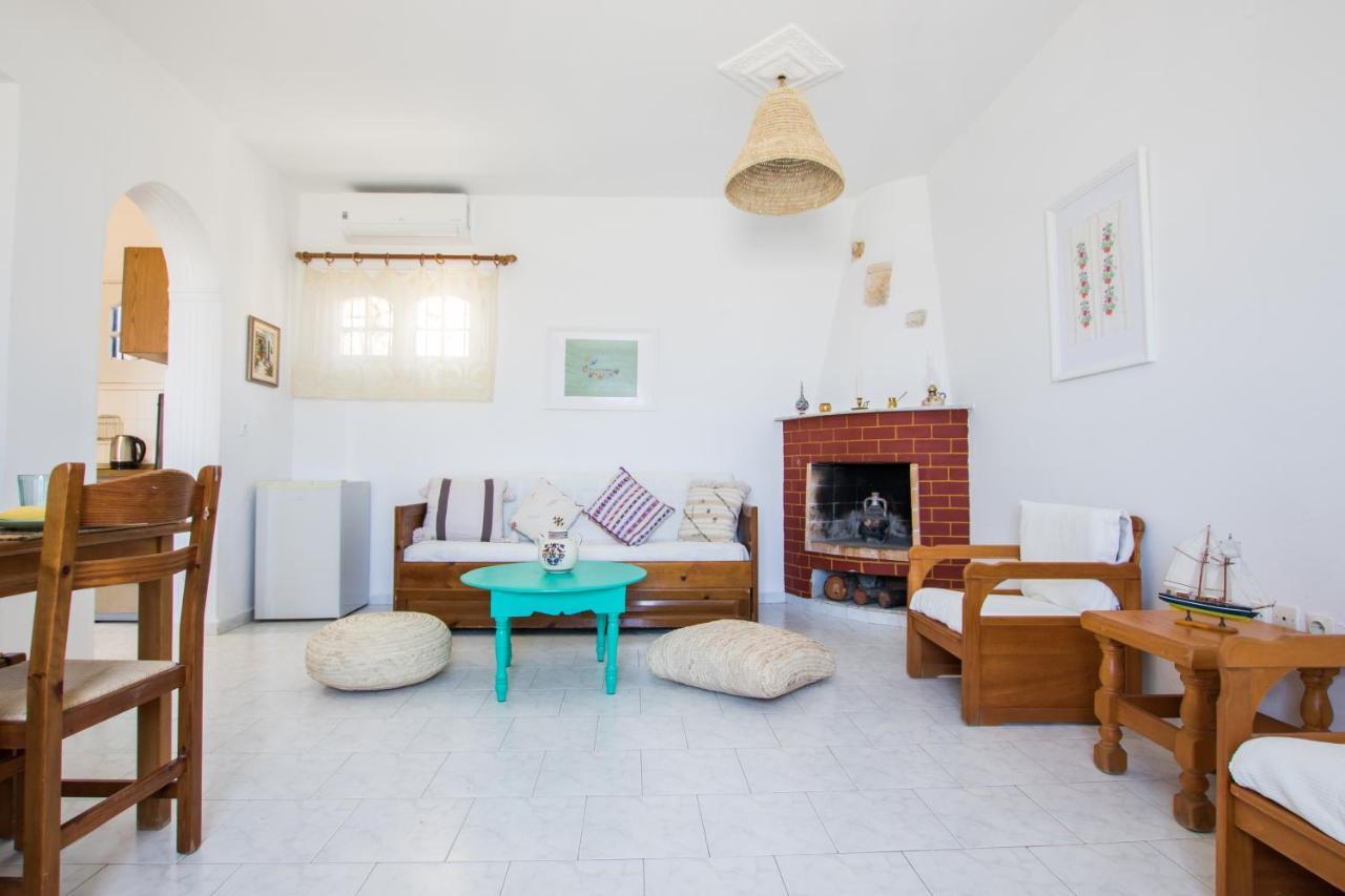 Salla Chiotis * Karpathos Town (Pigadia)