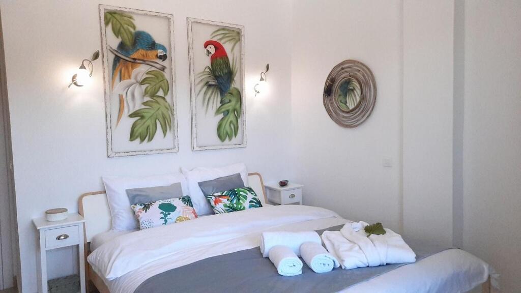 Blue Pastel-cliffside Villa, Shared Pool, Wild Sandy Nearby