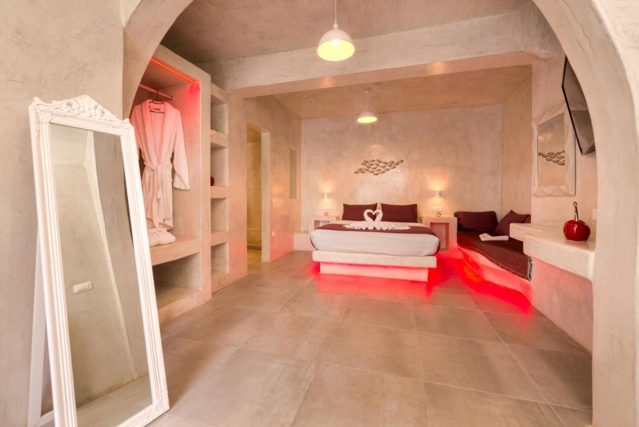 The Muses Of Santorini Private Jacuzzi Apartment
