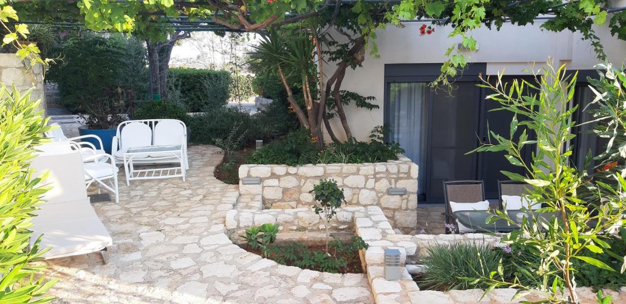 Artemis Village & 4* Stavros (Crete)
