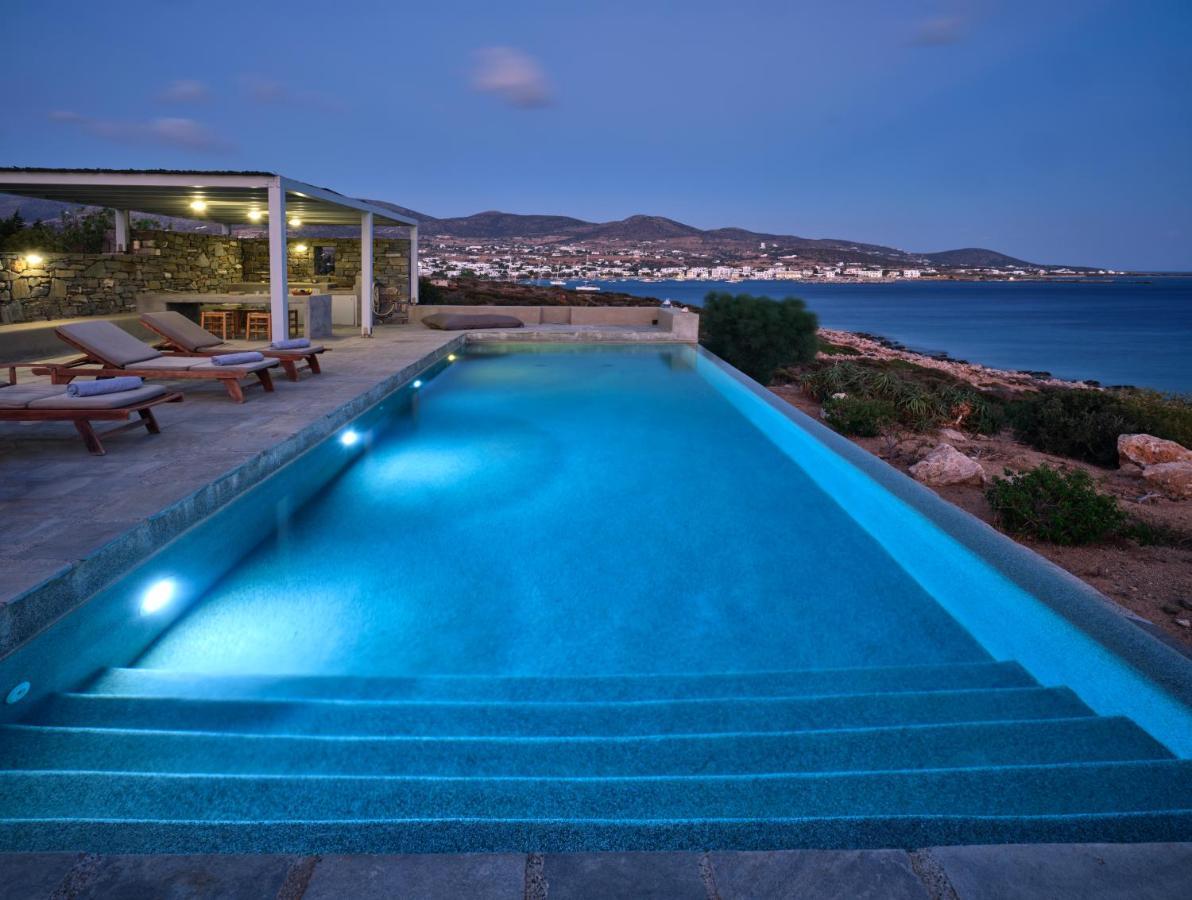 Luxury Seafront Villa *