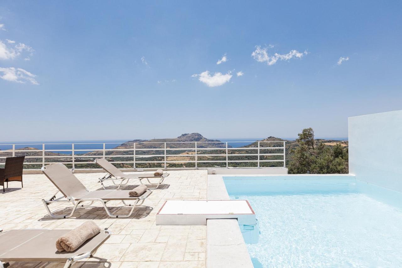 Petres Villa *