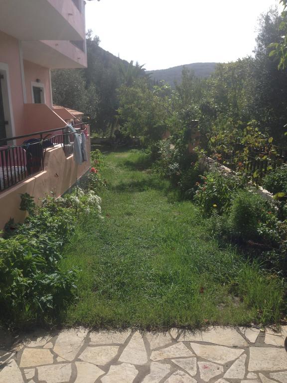 Athina Apartment *