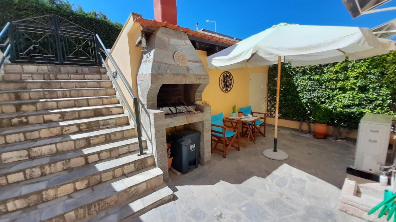Blue Pastel-cliffside Villa, Shared Pool, Wild Sandy Nearby Holiday home *