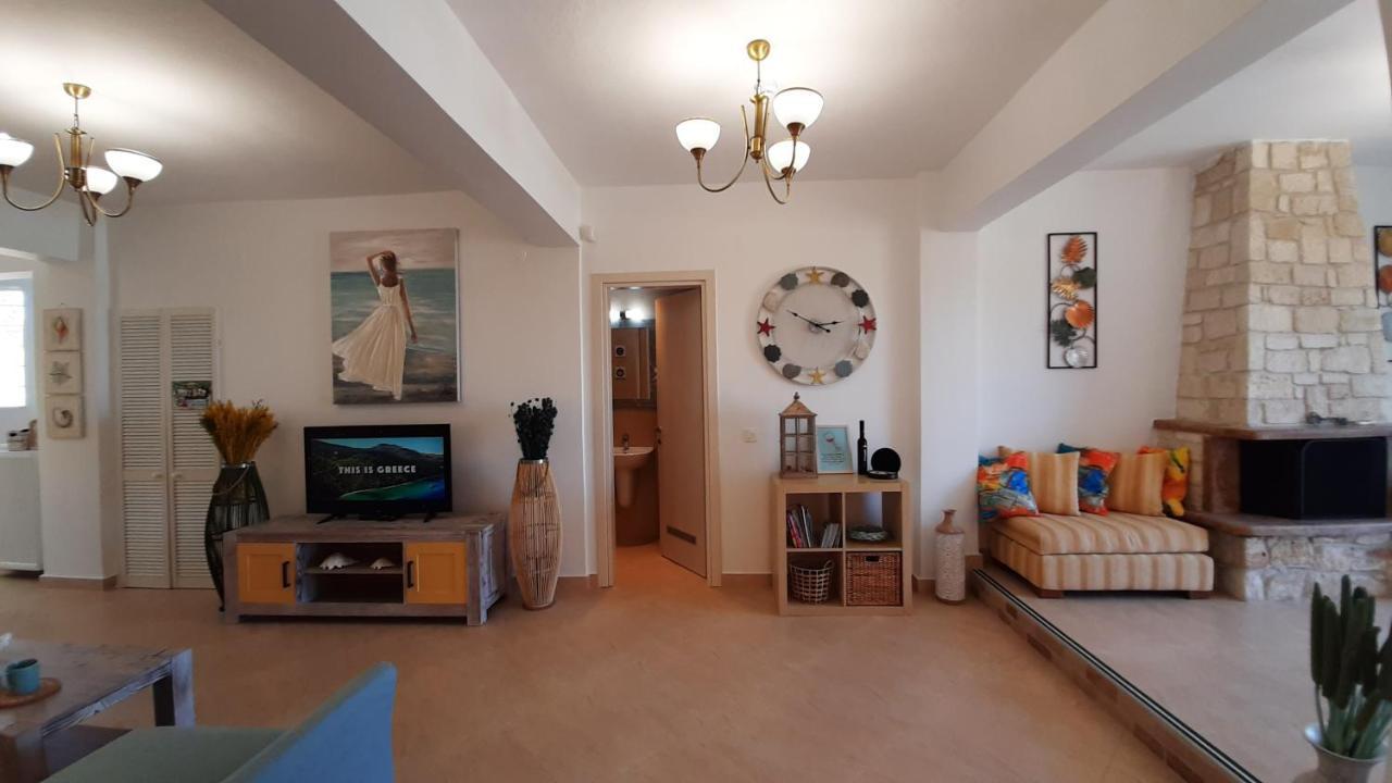 Blue Pastel-cliffside Villa, Shared Pool, Wild Sandy Nearby * Nea Poteidaia