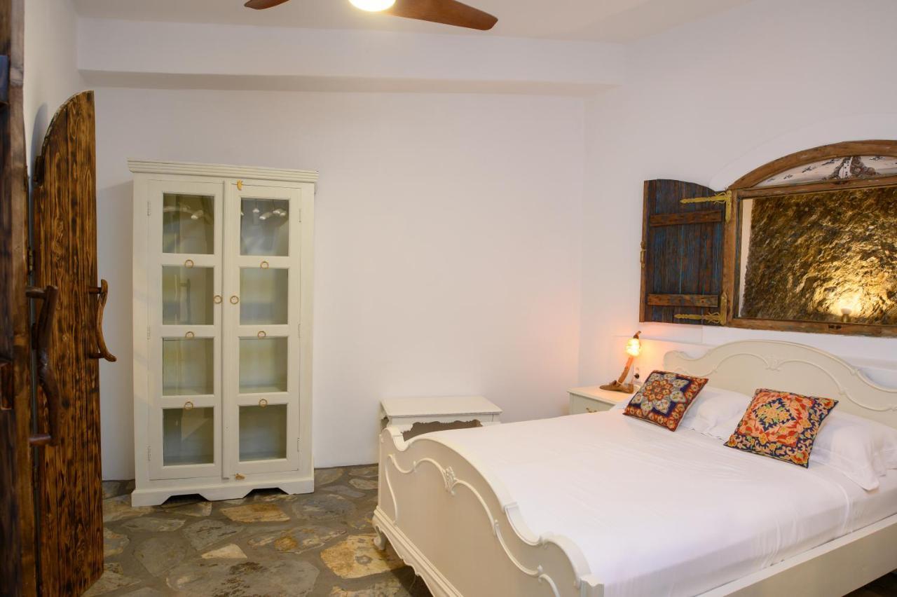 Guest house Aliori Art Caves Aegiali