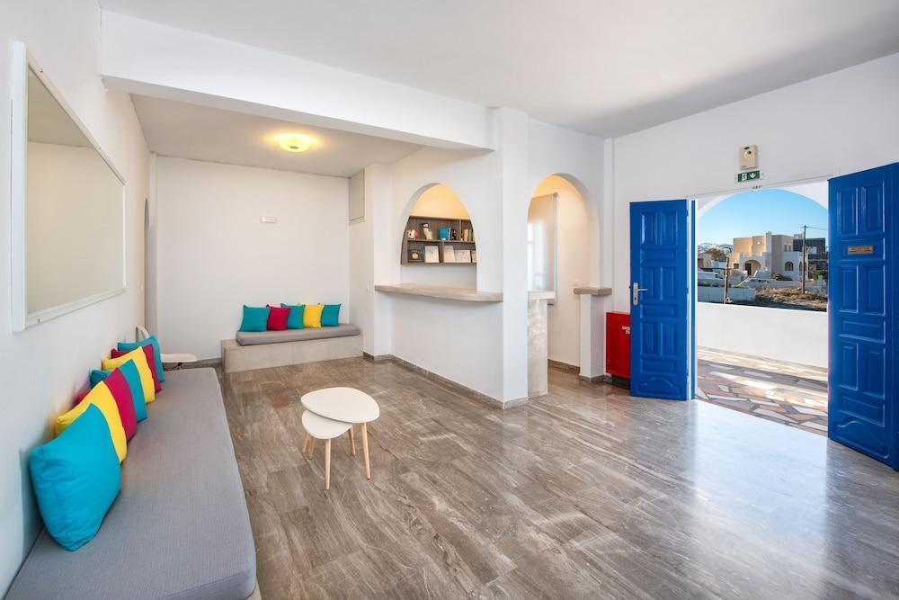 Kavallaris & Vothonas (Santorini)