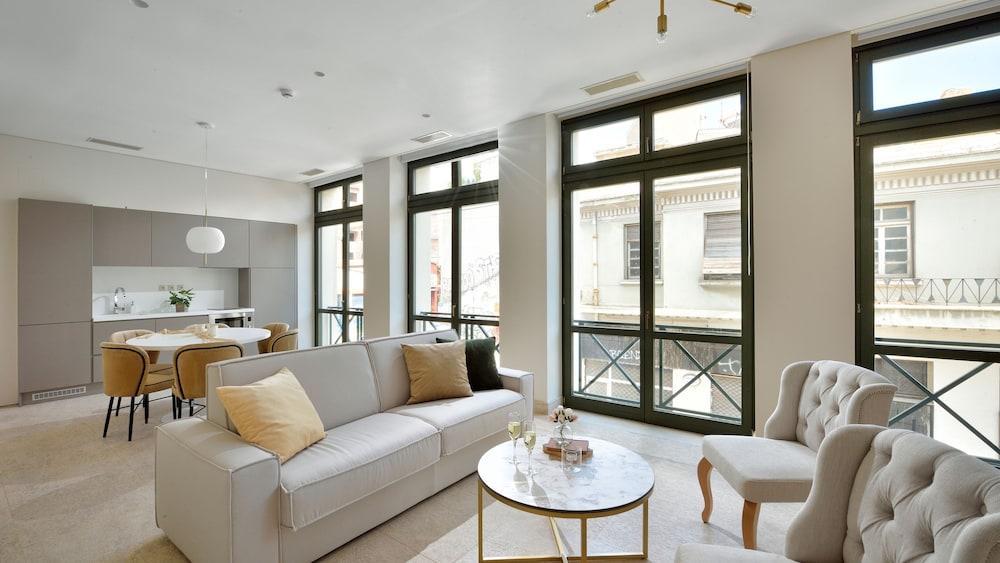 Thission Luxury Homes & By K&k 3*