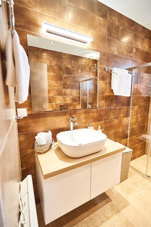 The El Greco Spirit Meets The Athenian Luxury Apt1