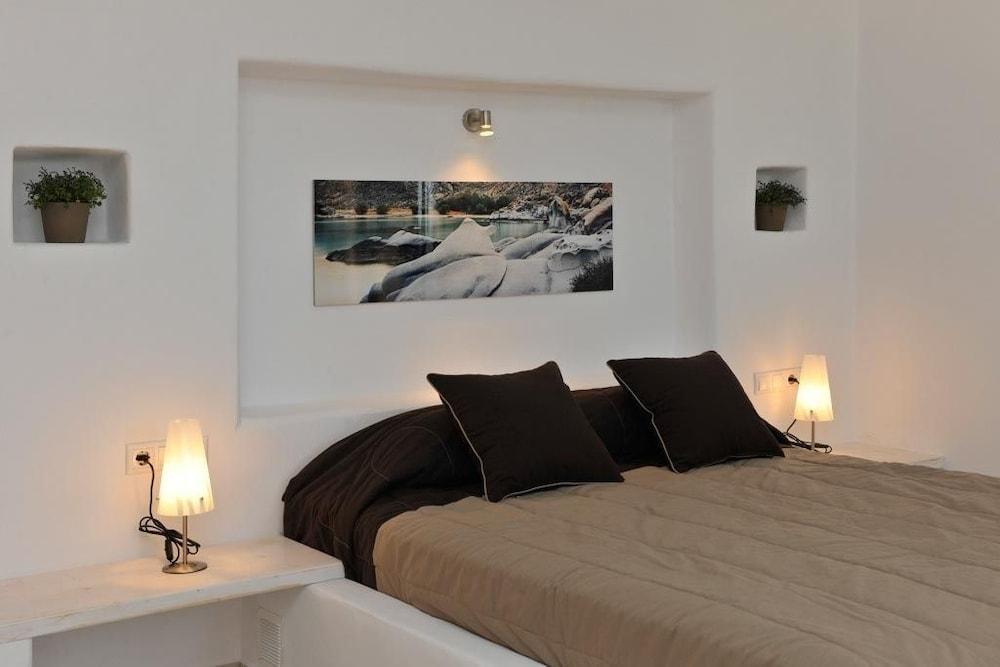 Blue Mare * Parikia (Paros)