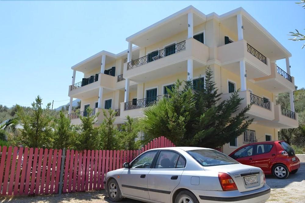 Apartment Katsenos *