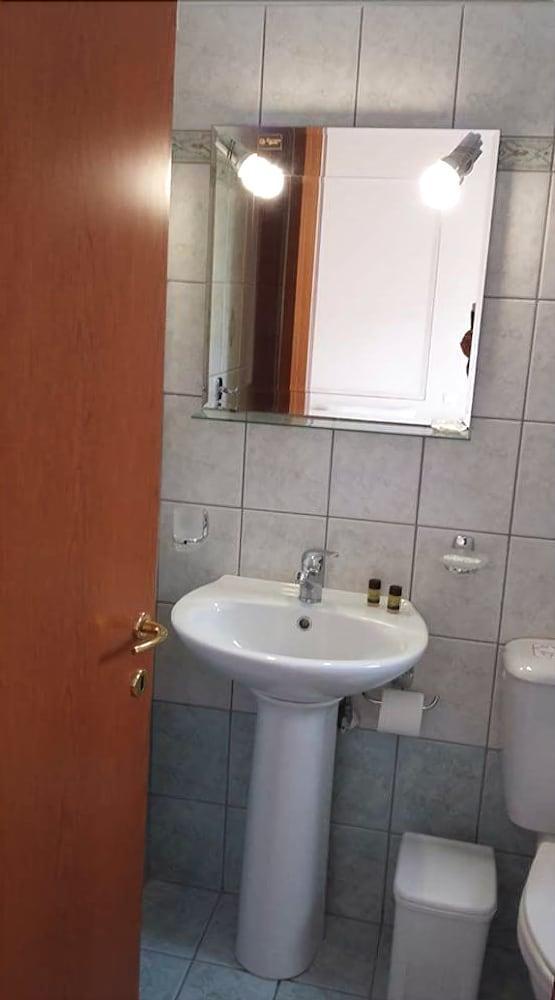 Katsenos *
