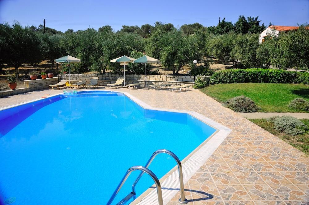 Lefkothea With Large Private Pool Adelianos Kampos