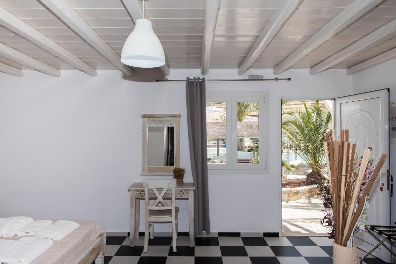 Happy Mykonos