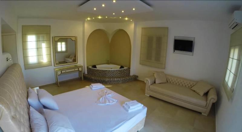 Queen Boutique Mykonos Town