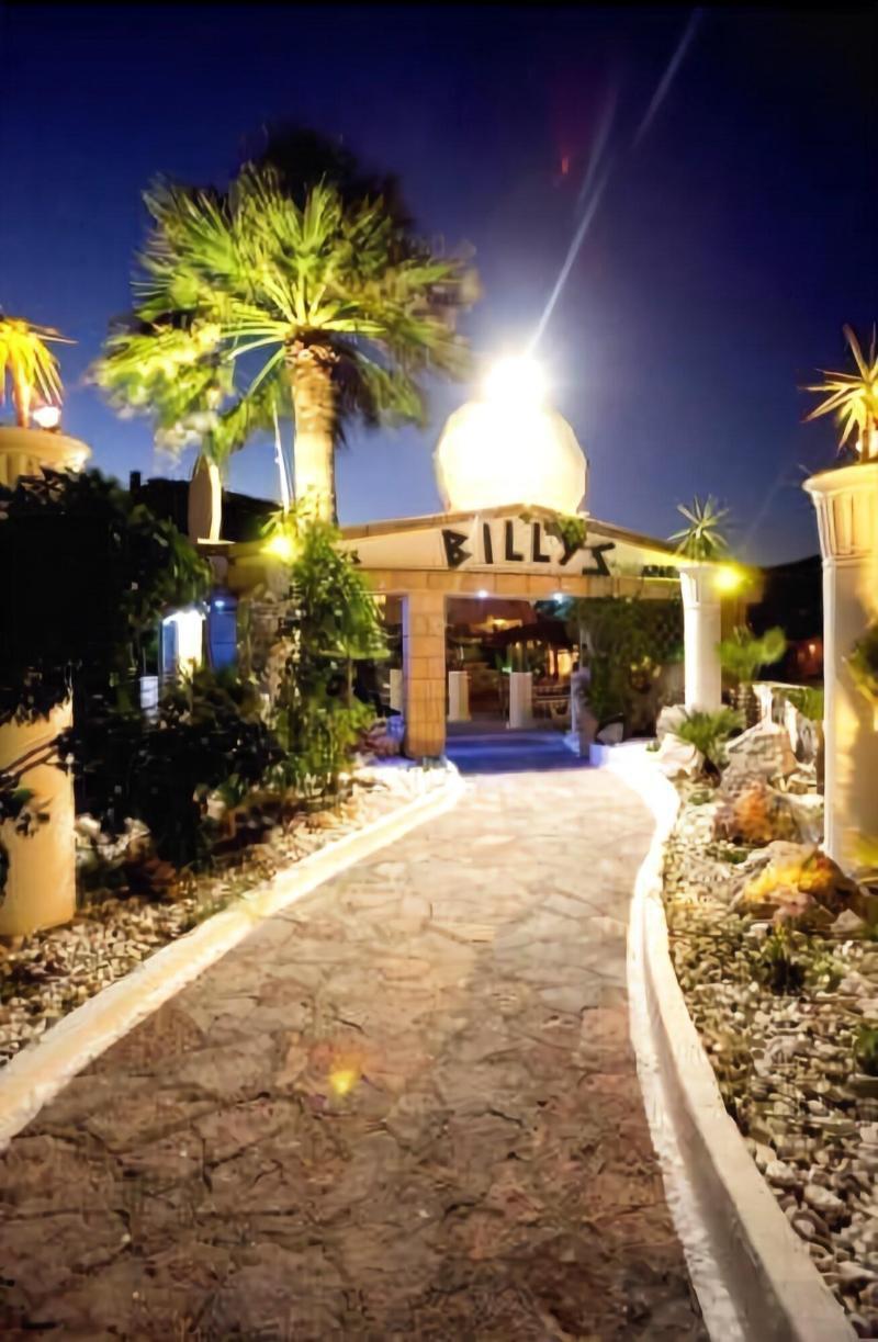 Billy's 3*