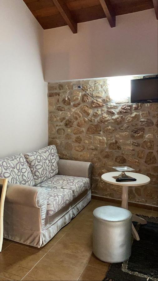 Paramythenio Guest house *