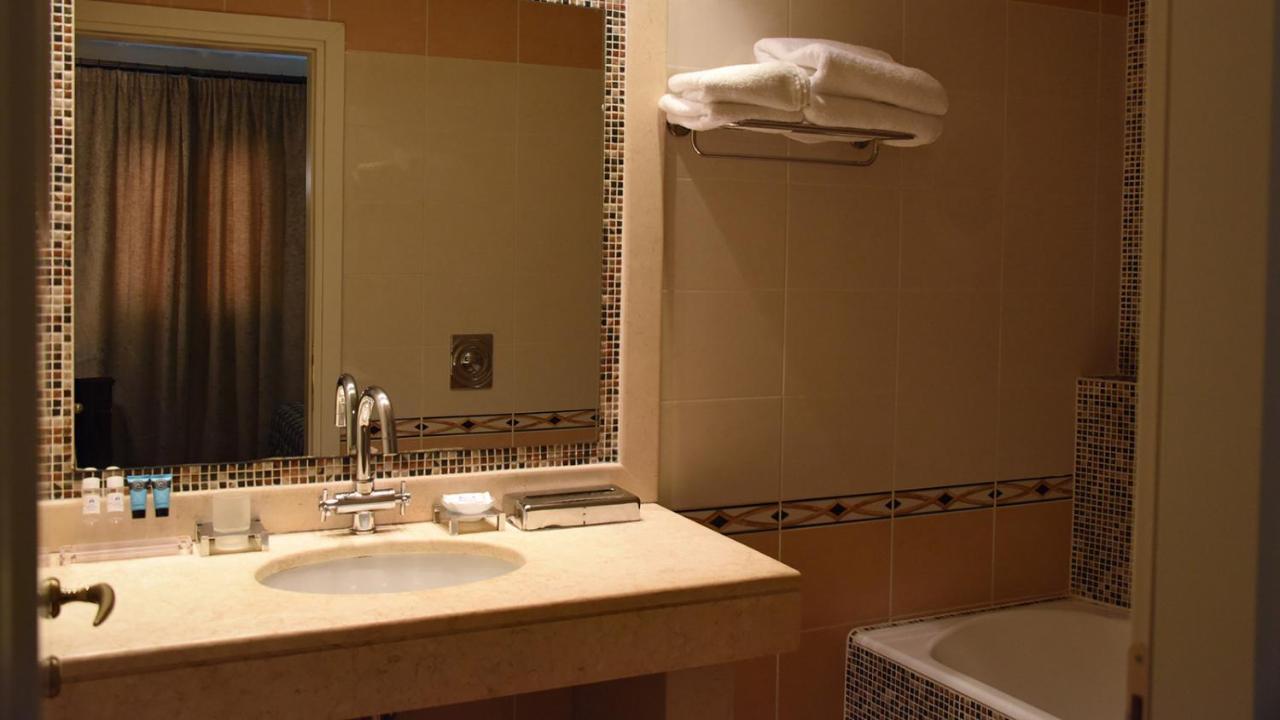 Dionisos Hotel