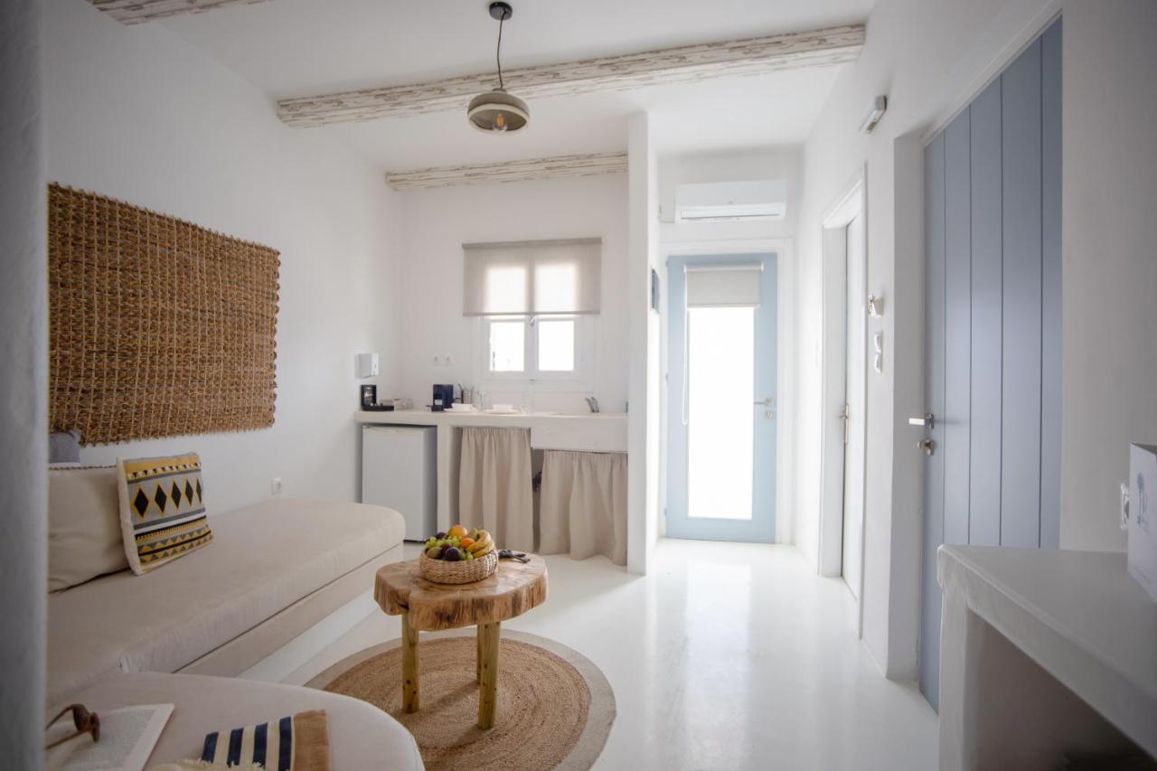8 Keys Aparthotel Naousa (Paros)