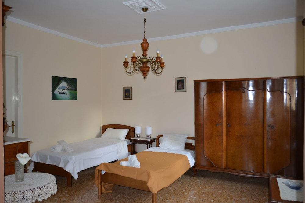 Neat Flat In Seaside Town Argostoli (Kefalonia)