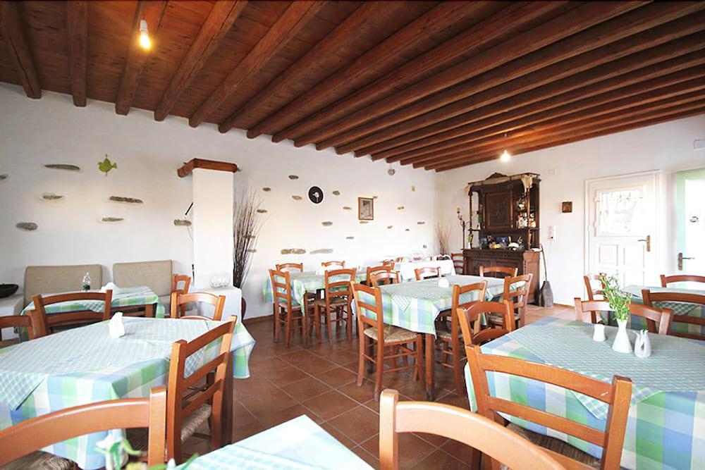 Cape Napos Aparthotel 3*
